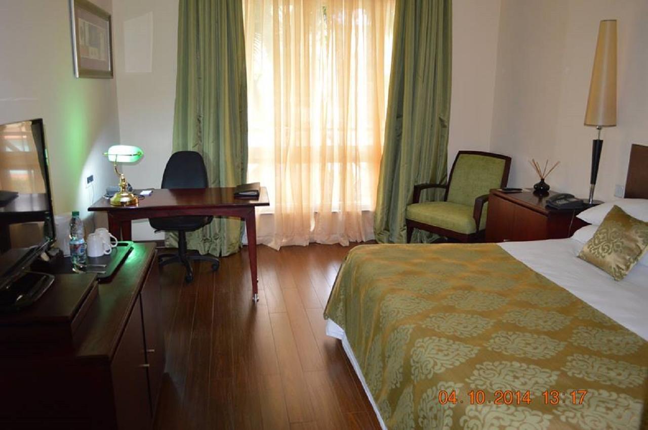 Oakwood Park Hotel レッキ エクステリア 写真